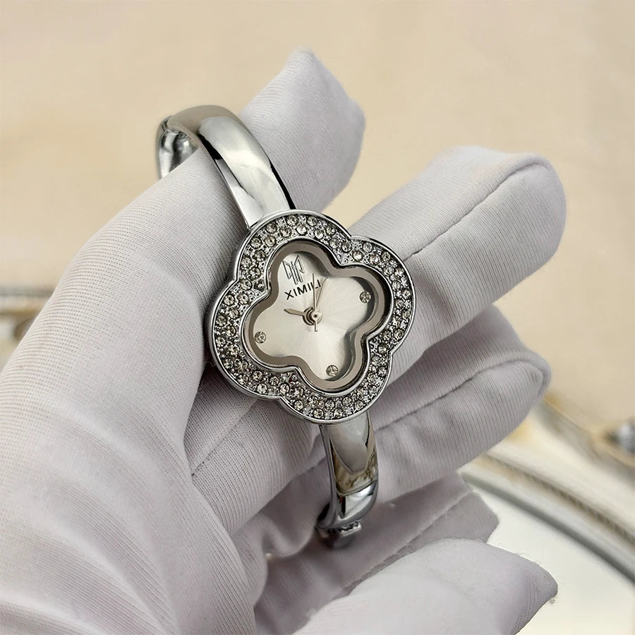 Montre Bracelet Femme Vintage – Motif Trèfle à Quatre Feuilles Élégant