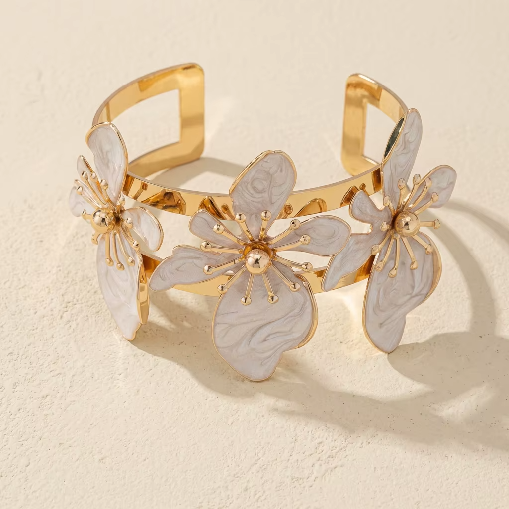 Bracelet Manchette Fleur Bohème Femme – Bijou Floral Ouvert Élégant, Style Chic pour Été et Mariage