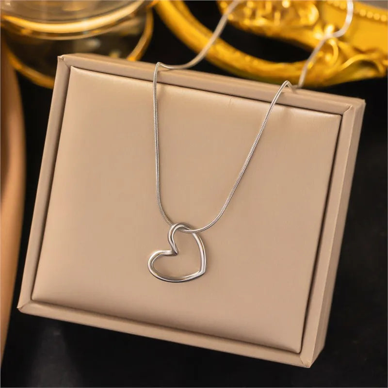 Collier Pendentif Cœur Torsadé — Acier Inoxydable