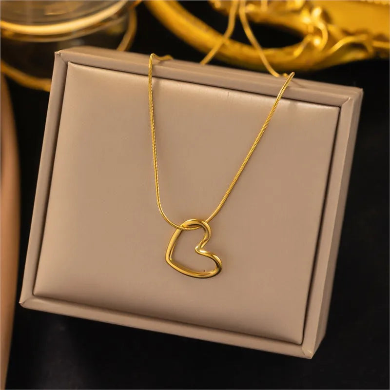 Collier Pendentif Cœur Torsadé — Acier Inoxydable
